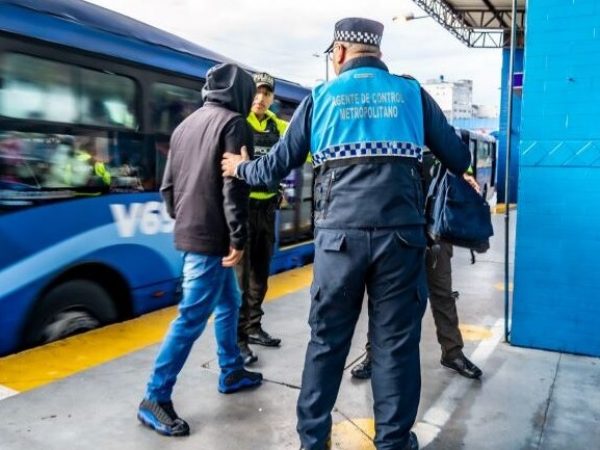Operativos municipales refuerzan seguridad en transporte público de Quito