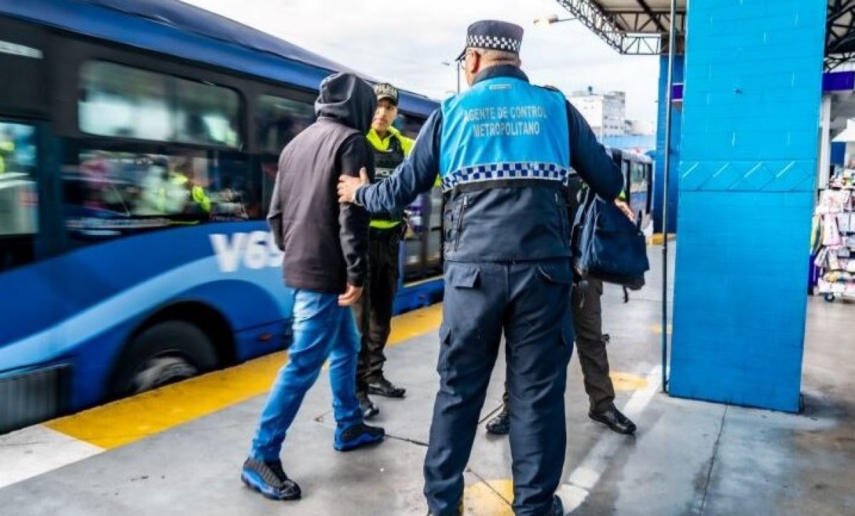 Operativos municipales refuerzan seguridad en transporte público de Quito