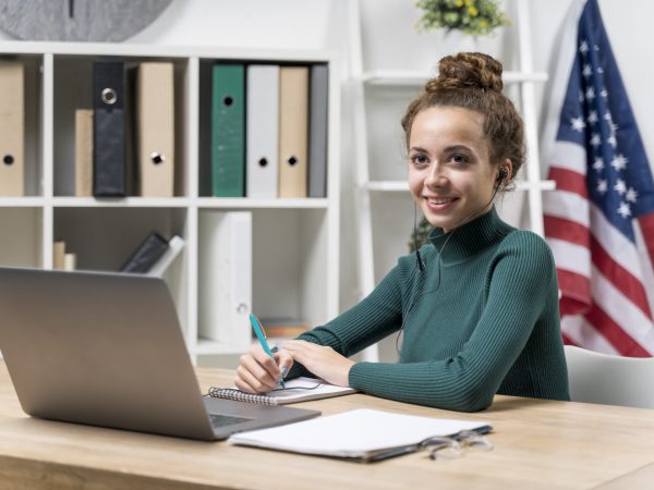 ¡Oportunidad Única! Aprovecha las 300.000 becas de inglés gratuitas que ofrece el gobierno nacional.