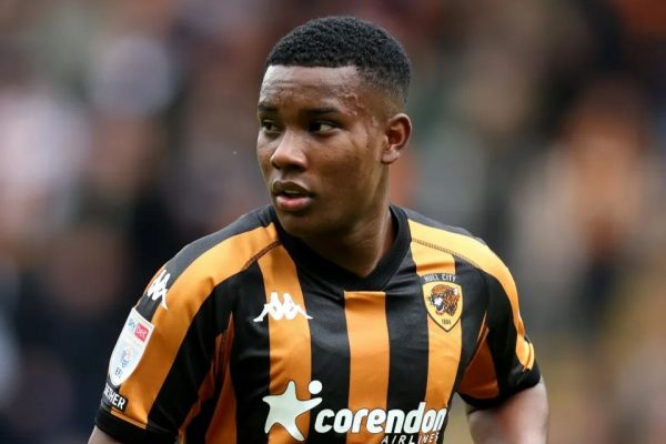 Óscar Zambrano continuará en Hull City, confirma presidente de Liga de Quito