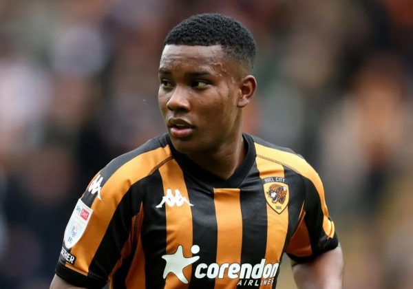 Óscar Zambrano continuará en Hull City, confirma presidente de Liga de Quito