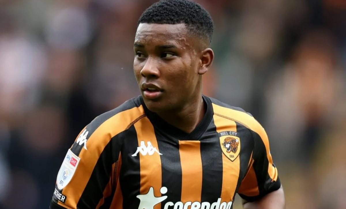 Óscar Zambrano continuará en Hull City, confirma presidente de Liga de Quito