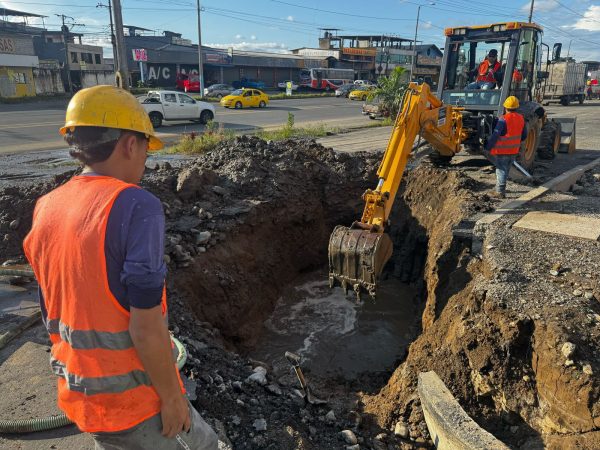 Otra vez sin agua la rotura en una tubería deja a miles sin suministro en Santo Domingo