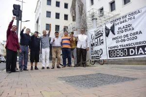Un grupo de abogados, miembros del colectivo “Y la corte pa’ cuándo", continuarán realizando plantón en los exteriores del edificio.