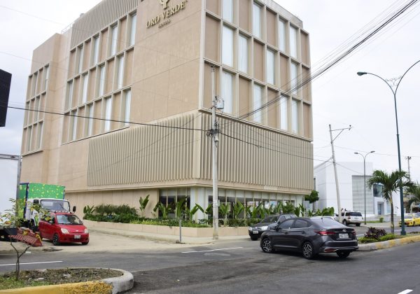 Los vehículos tendrán accedo directo al hotel, con la apertura del parterre.