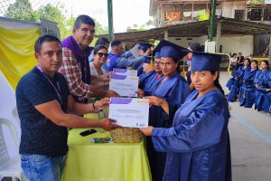 Los pequeños productores se capacitaron durante cuatro meses y recibieron su certificado.