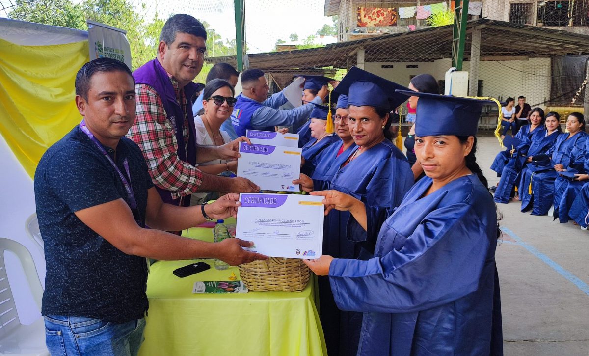 Los pequeños productores se capacitaron durante cuatro meses y recibieron su certificado.