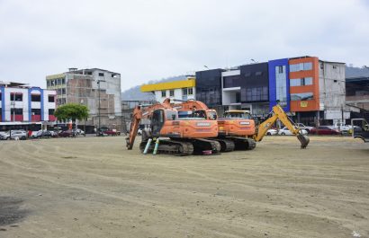 Las primeras maquinarias empezaron a llegar este lunes y se encuentran en el terreno.