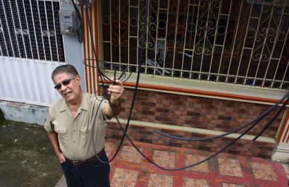 Portoviejo enfrenta el caos de los “tallarines”: cables colgantes generan malestar y riesgos