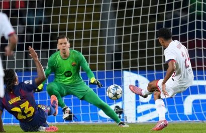 PSG vence 2-1 a Barcelona en Champions League con Willian Pacho como titular