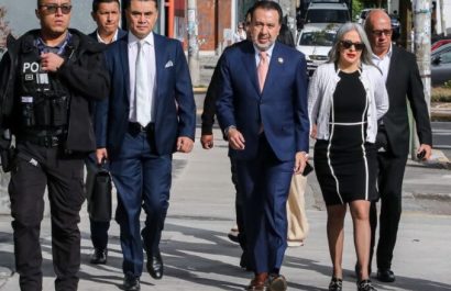 Pabel Muñoz y denunciante firman acuerdo de conciliación y desisten del juicio