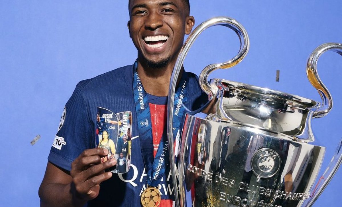 Pacho gana la Champions con el PSG luciendo a gran altura y con un tributo inolvidable a su mamá
