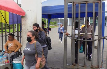 Pacientes adquieren medicinas externas en casas de salud de Portoviejo por falta de suministros