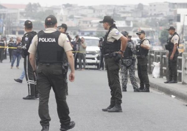 Padres de familia de una unidad educativa, en Guayaquil, decidieron no mandar más a su hijos por el nivel de inseguridad que allí se vive.