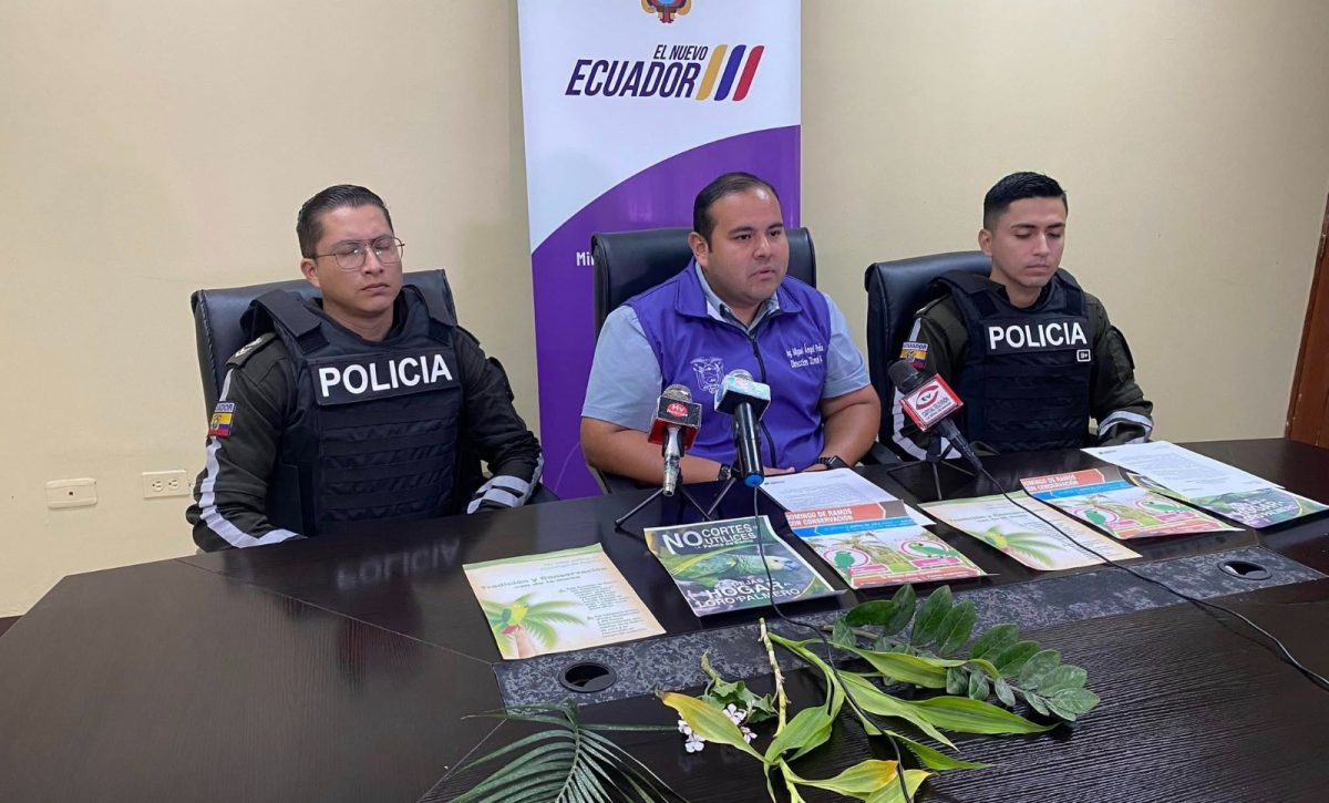 Autoridades del MAATE y la Policía Nacional, durante el lanzamiento de la campaña.