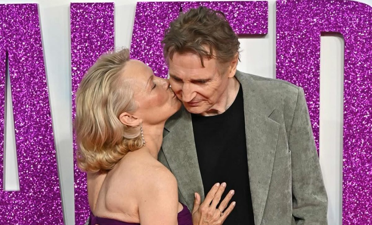 ¿Pamela Anderson y Liam Neeson viven una relación más allá de la pantalla?