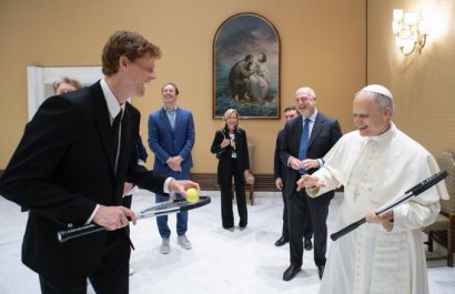 Papa León XIV recibe al tenista Jannik Sinner en audiencia privada en el Vaticano