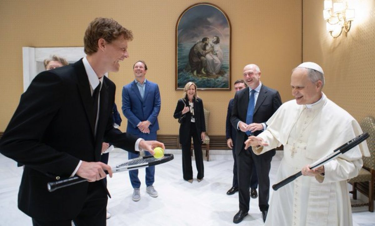 Papa León XIV recibe al tenista Jannik Sinner en audiencia privada en el Vaticano