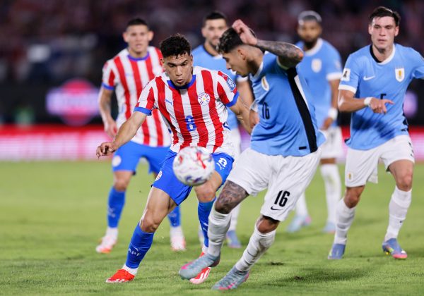 Paraguay vence 2-0 a Uruguay y fortalece su camino al Mundial 2026