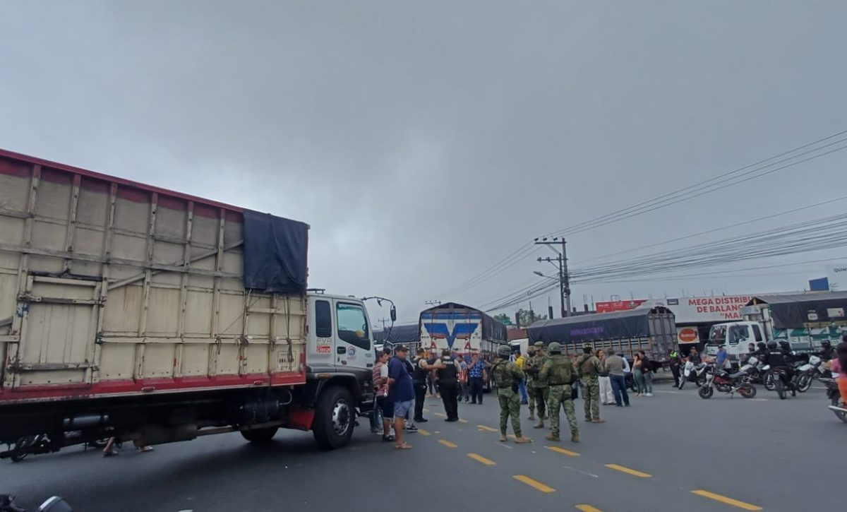 Paralización en Santo Domingo camioneros reclaman seguridad y rechazan eliminación del subsidio