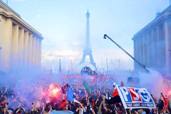 París vibra con el PSG de Willian Pacho en la final de la Champions League 2025.