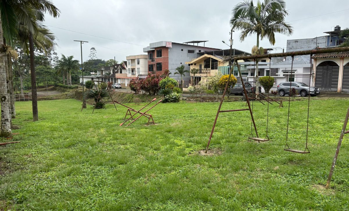Parque infantil en mal estado preocupa a vecinos del Círculo en Santo Domingo