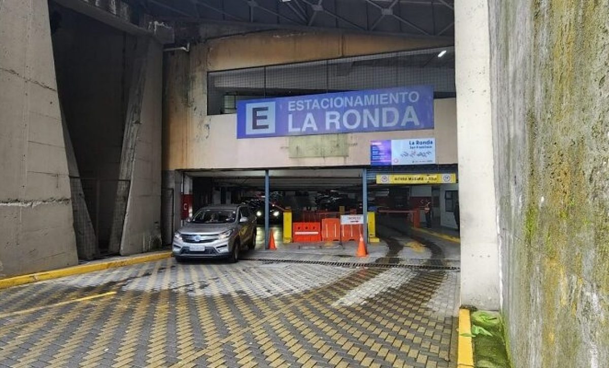 Parqueadero La Ronda cierra acceso temporalmente por mejoras de infraestructura