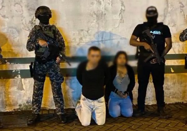 Parte de los detenidos acusados de pertenecer a una red de extorsión que operaba en Pichincha y Oreallana.