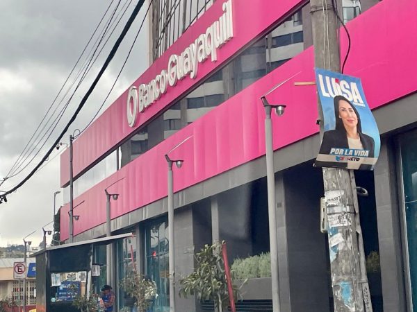 Partidos políticos en Quito enfrentan multas por mantener propaganda electoral
