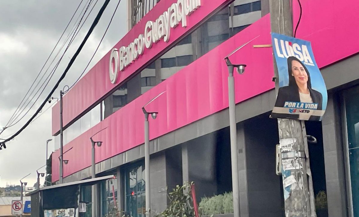 Partidos políticos en Quito enfrentan multas por mantener propaganda electoral