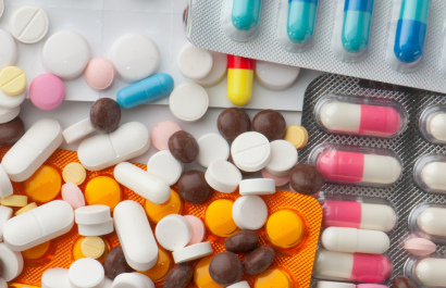 Partir pastillas y abrir las cápsulas para tragarlas mejor puede alterar la eficacia