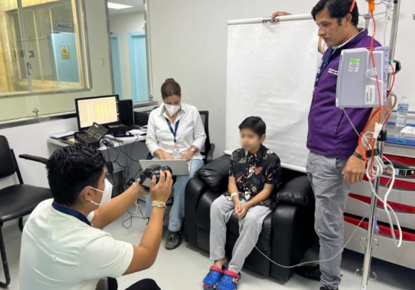 Pasaporte de emergencia permite a niño viajar a España para implante de médula ósea