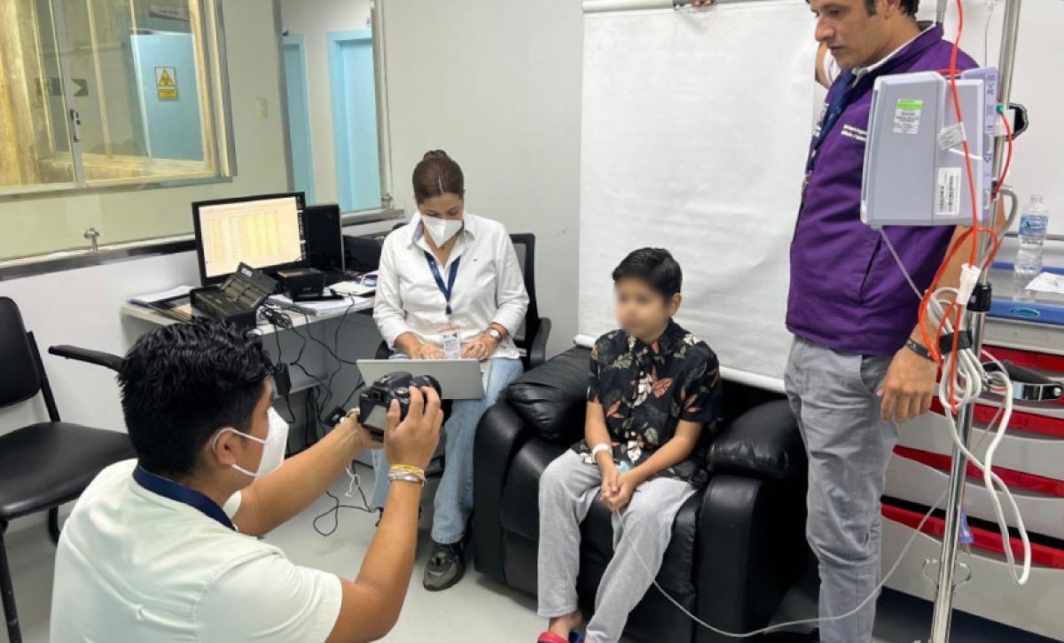 Pasaporte de emergencia permite a niño viajar a España para implante de médula ósea