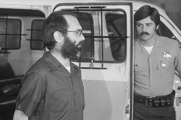 Patrick Wayne Kearney, conocido como el “Asesino de la Autopista” y el “Asesino de las Bolsas de Basura”, confesó haber asesinado al menos a 21 personas.