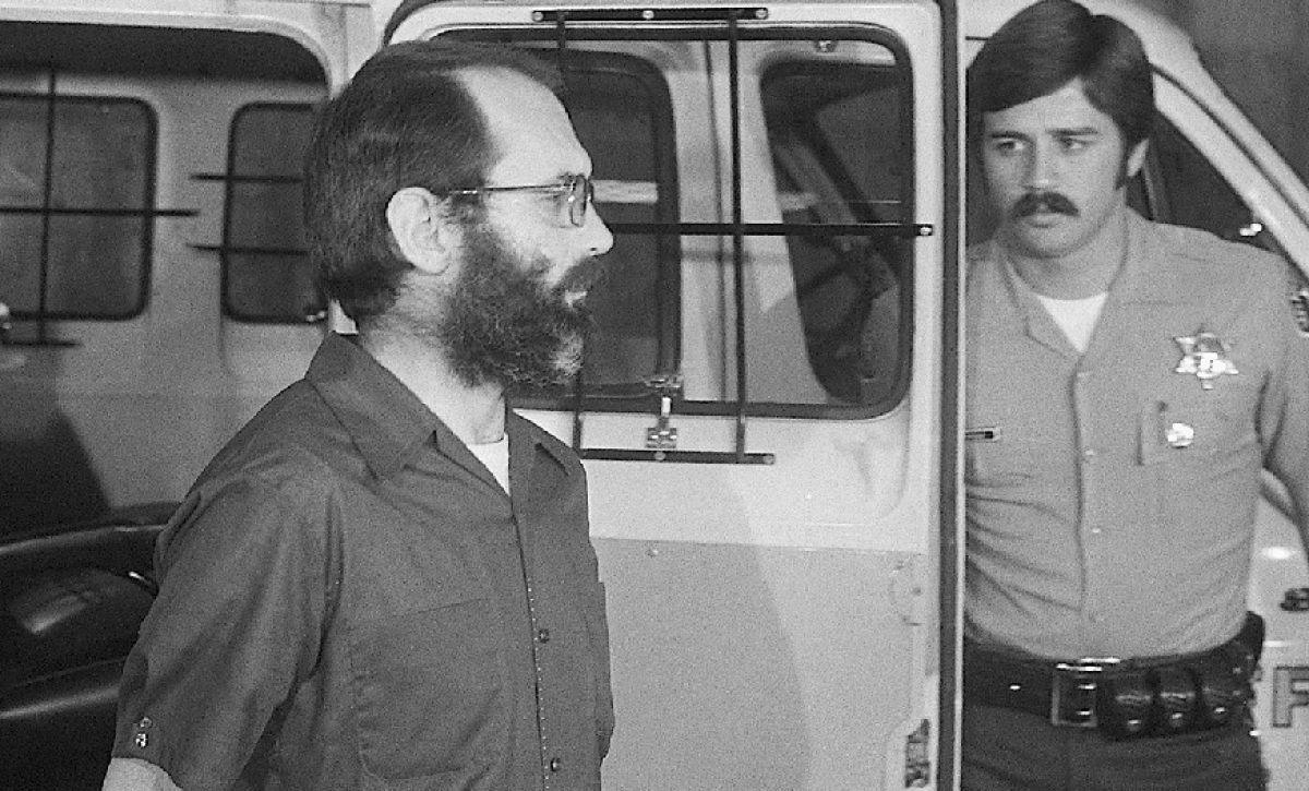Patrick Wayne Kearney, conocido como el “Asesino de la Autopista” y el “Asesino de las Bolsas de Basura”, confesó haber asesinado al menos a 21 personas.