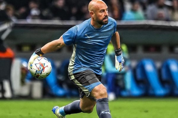 Pepe Reina anuncia su retiro del fútbol profesional a los 42 años