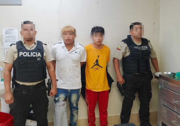 Persecución en Luz de América termina con un sospechoso herido y otro capturado
