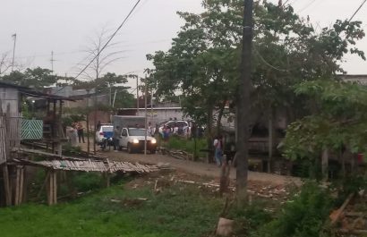 Persecución policial en Babahoyo terminó con un adolescente abatido y dos personas heridas