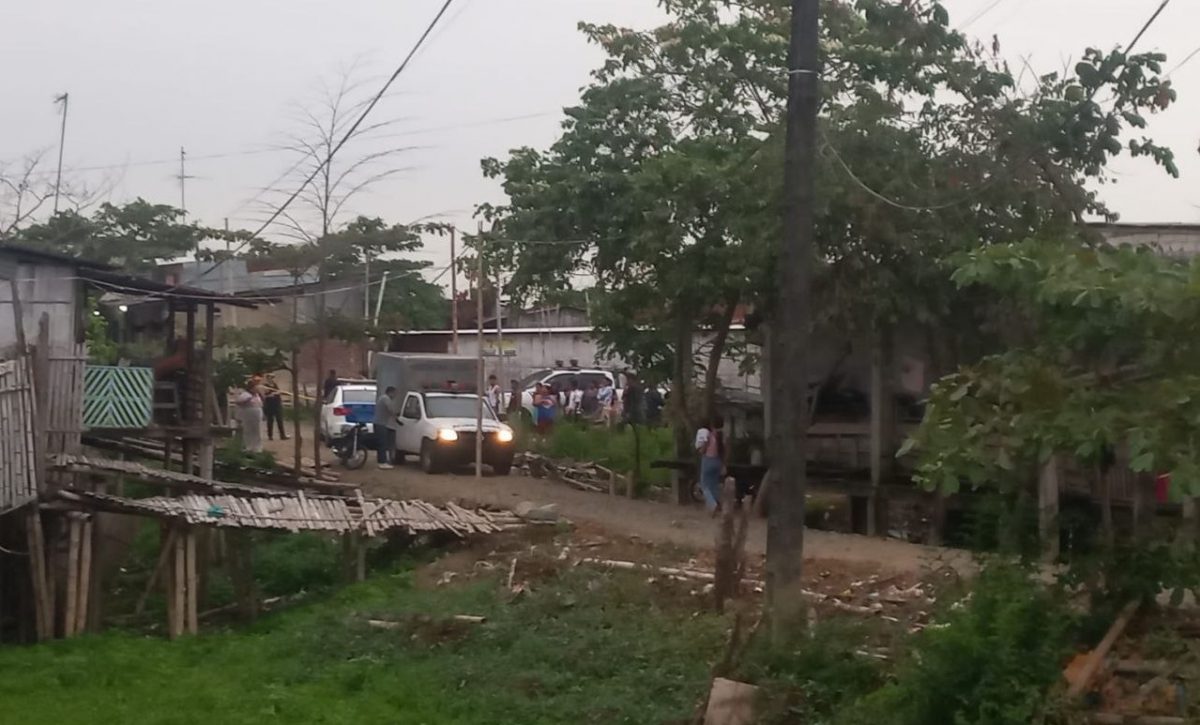 Persecución policial en Babahoyo terminó con un adolescente abatido y dos personas heridas