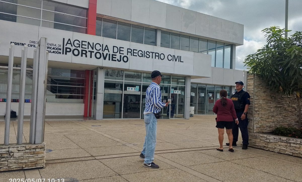 Persisten demoras en turnos y entrega de cédulas y pasaportes en Registro Civil de Portoviejo