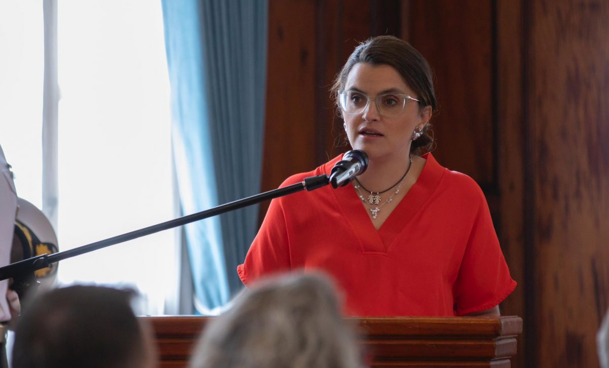 “Persona no grata”: indígenas expulsan simbólicamente a la vicepresidenta María José Pinto