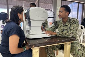 Más de 2.700 ecuatorianos recibieron atención médica gratuita a bordo del USNS Comfort en Manta