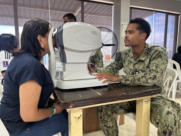 Más de 2.700 ecuatorianos recibieron atención médica gratuita a bordo del USNS Comfort en Manta