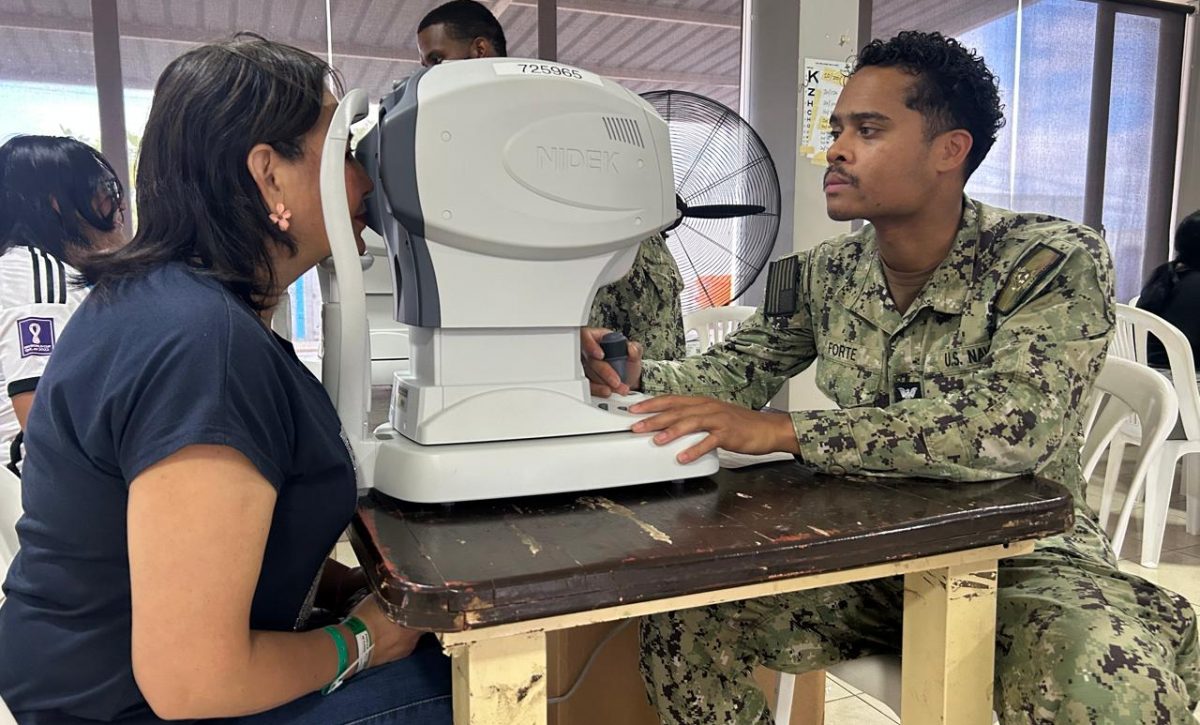 Más de 2.700 ecuatorianos recibieron atención médica gratuita a bordo del USNS Comfort en Manta