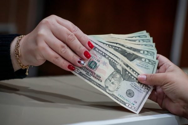 En Ecuador las transacciones económicas se hacen con dólares americanos