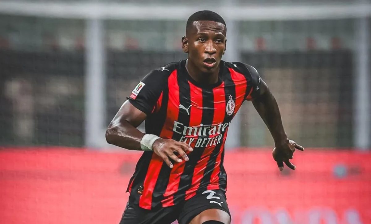 Pervis Estupiñán debuta en la Serie A con Milan frente a Cremonese