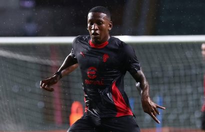 Pervis Estupiñán ya entrena con el Milán tras ser contratado por ese club italiano. FOTO: Milan