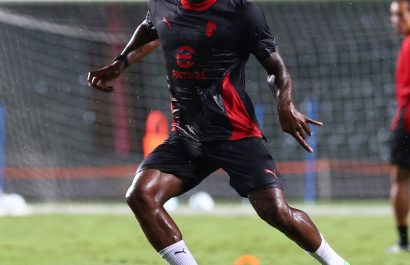 Pervis Estupiñán ya entrena con el Milán tras ser contratado por ese club italiano. FOTO: Milan