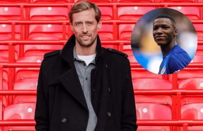 Peter Crouch elogia el rol de Moisés Caicedo como lateral invertido en Chelsea