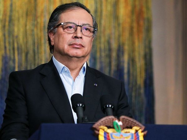 Petro impulsa consulta popular tras revés en su reforma laboral